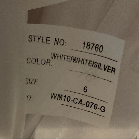 PRIVATE COLLECTION, WEDDING GROWN & BRIDAL CLASSIC VEIL, SIZE: 6, BRAND NEW - Picture 15 of 17